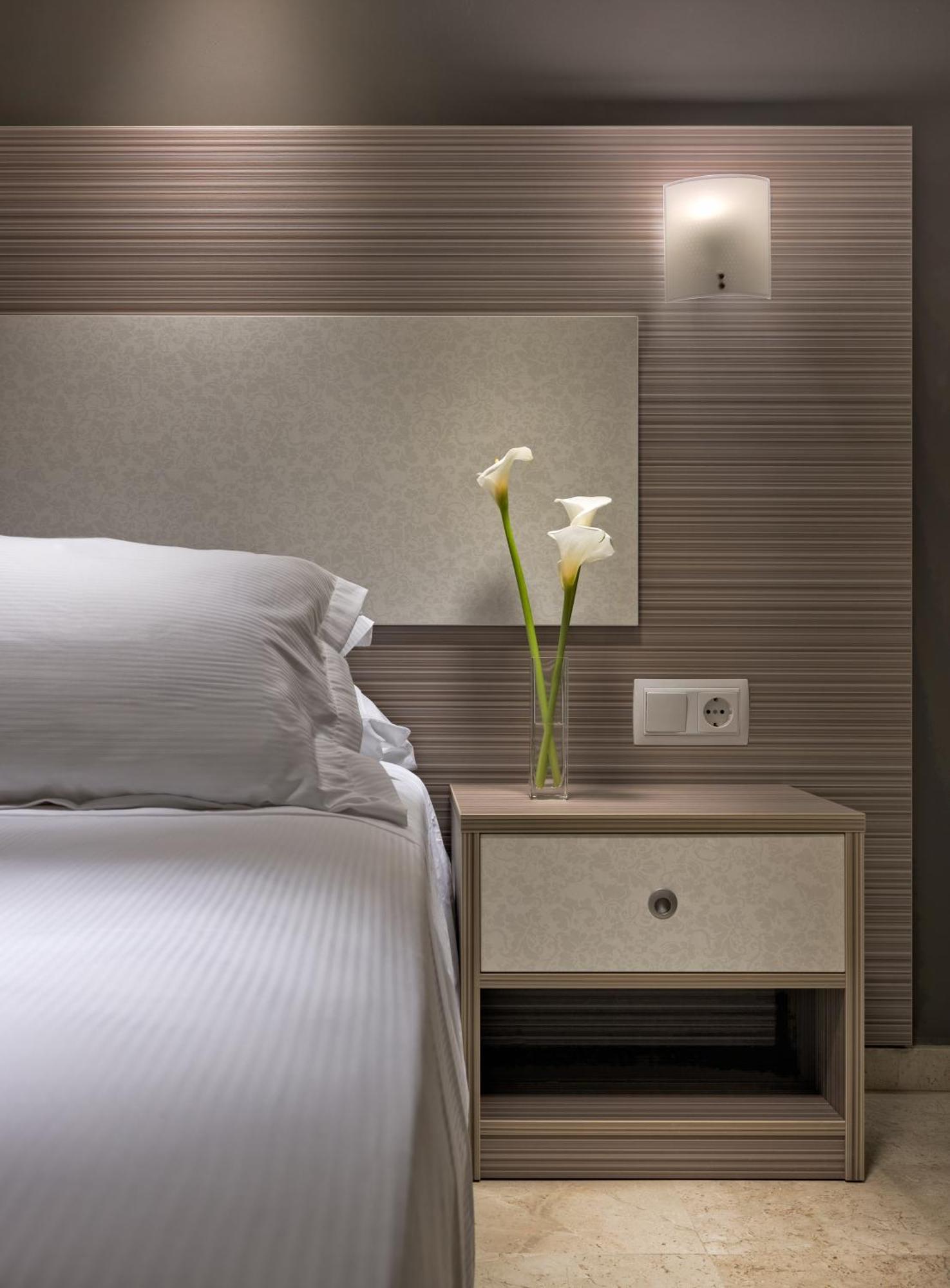 Double or Twin Room Extra Bed Pool View up to 10 years old,1272869152:JPEG